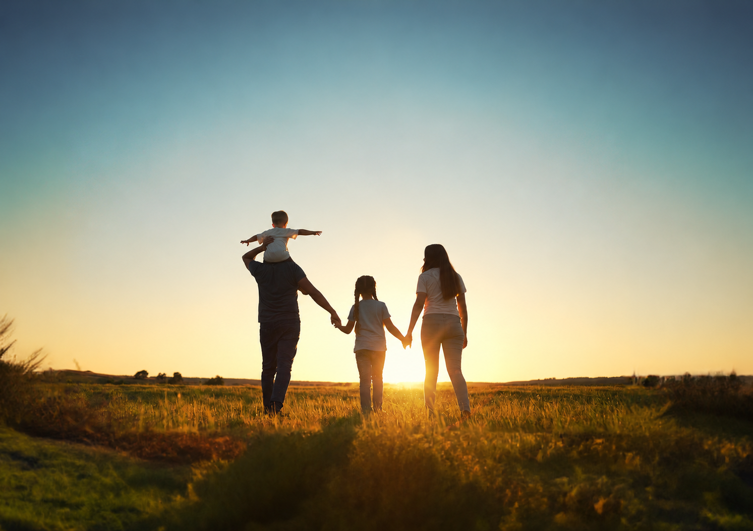 Une famille au coucher du soleil